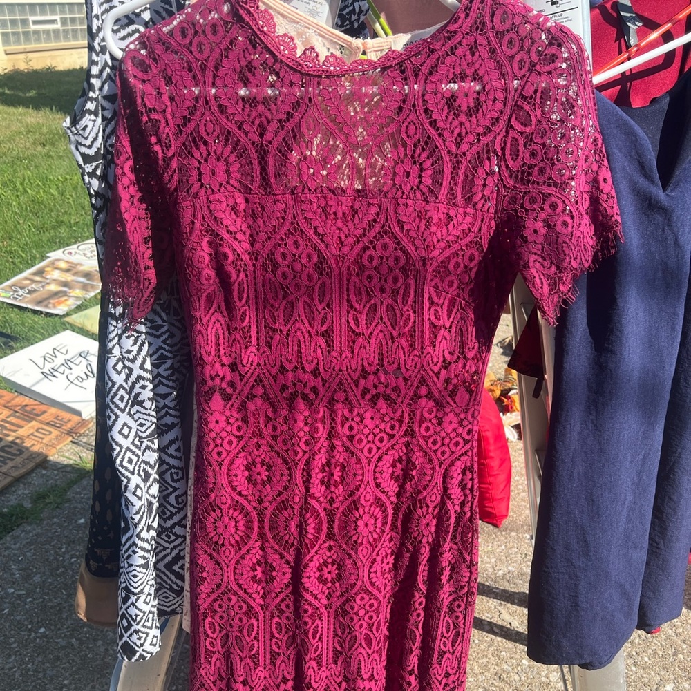 Francesca’s MIAMI Hamilton burgundy lace dress S
